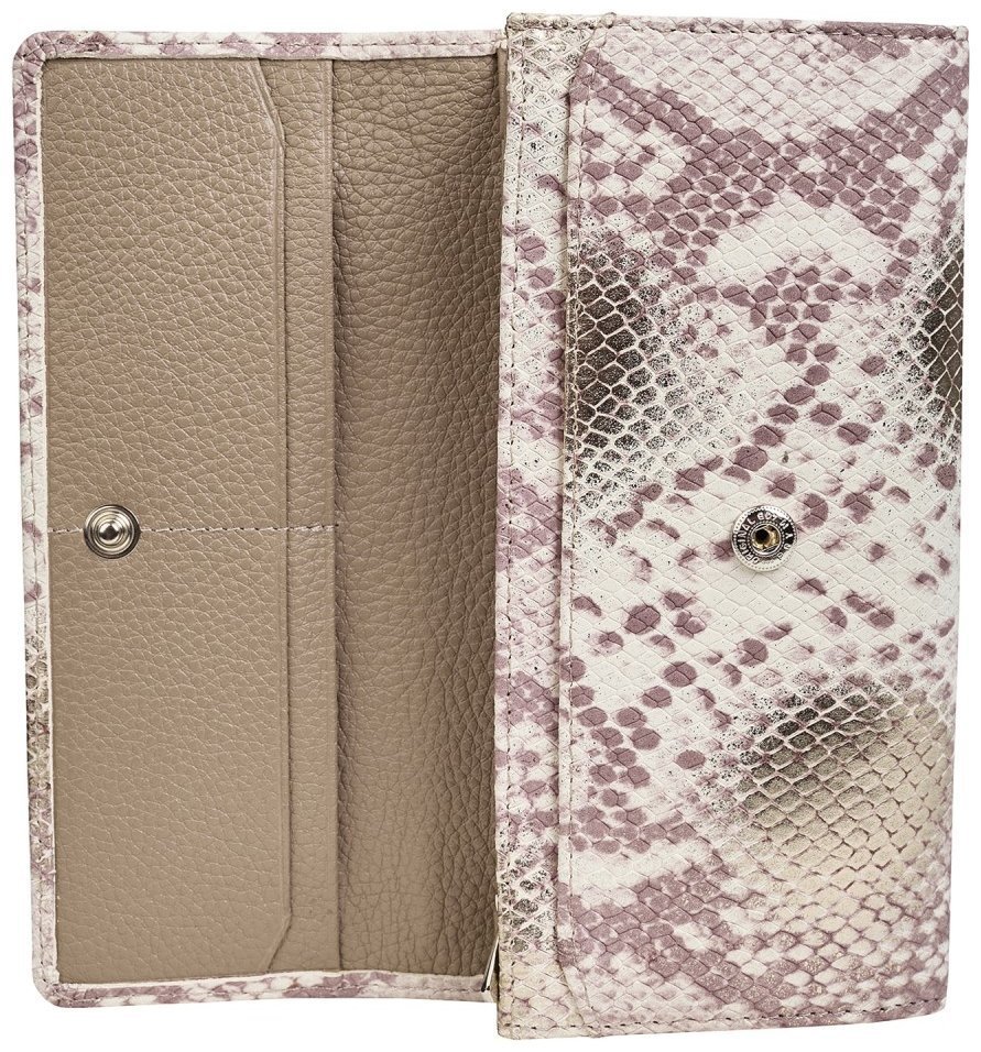 Кожаный кошелек на кнопке для женщин с фактурой под змею Desisan 107207 бежевого цвета modnotak фото №3