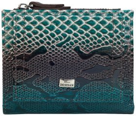 Компактний лаковий жіночий гаманець зі шкіри з фактурою під рептилію Desisan 107307 зеленого кольору на кнопці