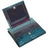 Компактний лаковий жіночий гаманець зі шкіри з фактурою під рептилію Desisan 107307 зеленого кольору на кнопці modnotak фото - 3