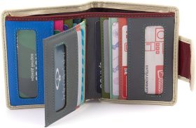 Женский кошелек из натуральной кожи молочного цвета с хлястиком на магните ST Leather 1767307