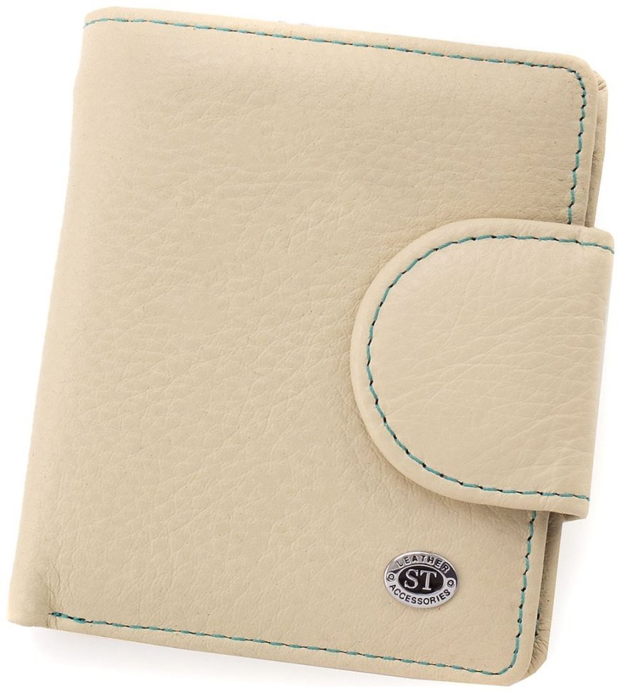 Жіночий гаманець із натуральної шкіри молочного кольору з хлястиком на магніті ST Leather 1767307