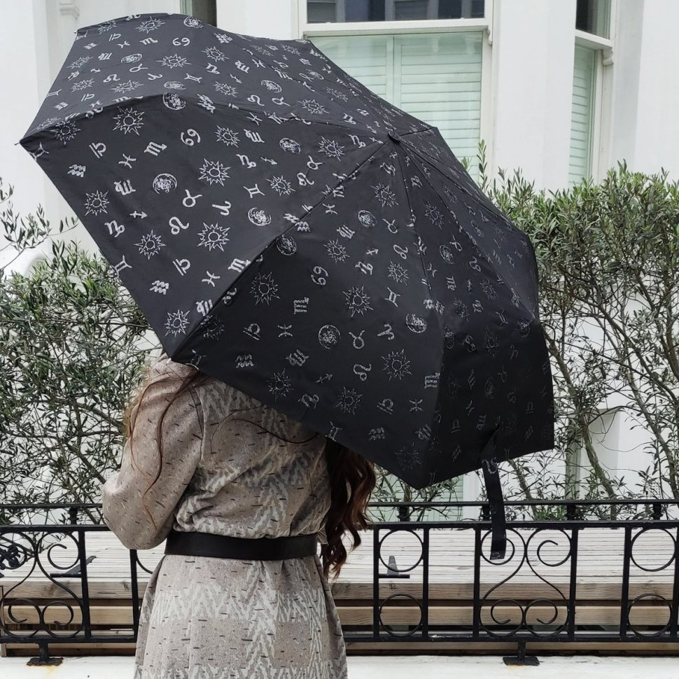 Жіноча складана парасолька Fulton L354-040935 Minilite-2 Zodiac (Компактна, чорна з принтом знаків зодіаку, механіка) 94208 фото №3 Жіноча складана парасолька Fulton L354-040935 Minilite-2 Zodiac (Компактна, чорна з принтом знаків зодіаку, механіка) 94208 modnotak фото №3