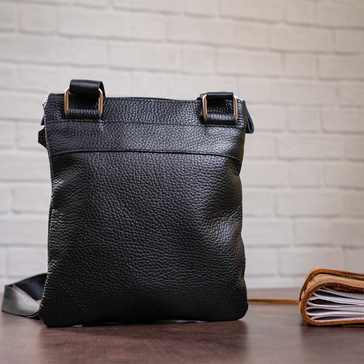 Черная мужская сумка-планшет из натуральной кожи с зернистой фактурой SHVIGEL (11025)