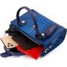 Миниатюрная женская сумка синего цвета из натуральной кожи с фактурой под крокодила KARYA (2420894) - 7