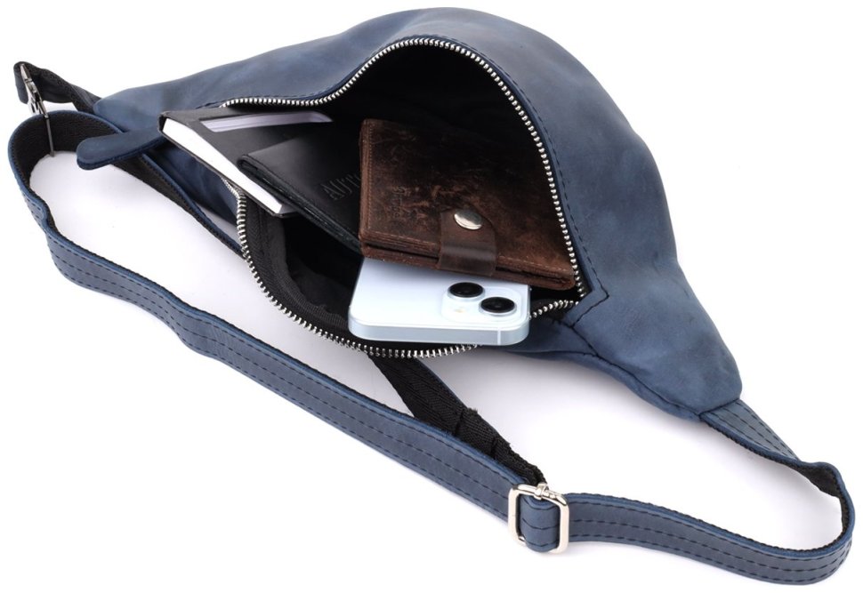 Вместительная мужская бананка из винтажной кожи Shvigel 95109 синего цвета фото №9 Вместительная мужская бананка из винтажной кожи Shvigel 95109 синего цвета modnotak фото №9