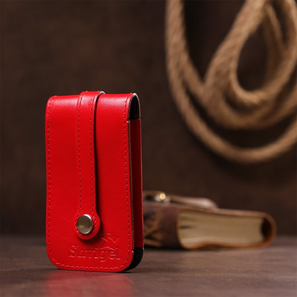 Компактна жіноча шкіряна ключниця червоного кольору з хлястиком SHVIGEL (2413987)