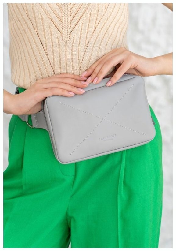 Шкіряна жіноча поясна сумка сірого кольору BlankNote Dropbag Mini 78609