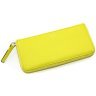 Жовтий місткий жіночий гаманець із фактурної шкіри горизонтального типу Ashwood 69609 - 4