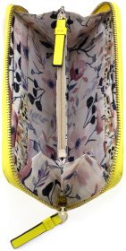 Жовтий місткий жіночий гаманець із фактурної шкіри горизонтального типу Ashwood 69609