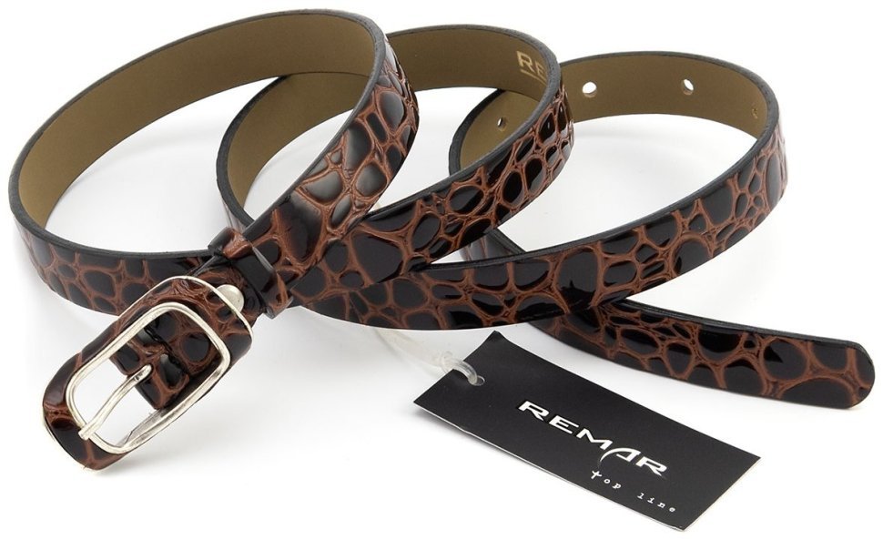 Узкий женский ремень кожаный лаковый с фактурой под рептилию коричневый Remar 21205 modnotak фото №3