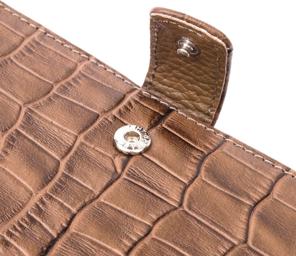 Среднее светло-коричневое мужское портмоне из натуральной кожи с тиснением под крокодила KARYA (2421196)