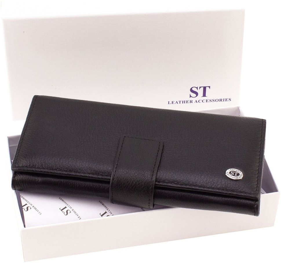 Чорний жіночий шкіряний гаманець великого розміру з хлястиком на кнопці ST Leather 1767410