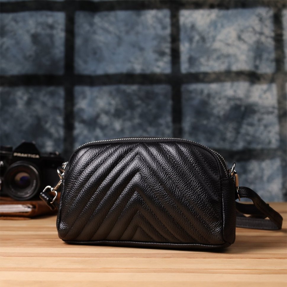 Компактна жіноча сумка на кожен день зі шкіри прошита трикутниками через плече Vintage 98210 чорного кольору modnotak фото №9