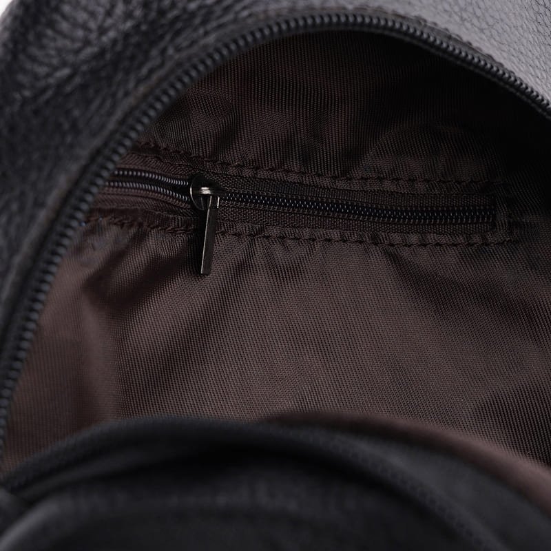 Чоловічий чорний шкіряний слінг-рюкзак середнього розміру з однією лямкою Keizer (22088)