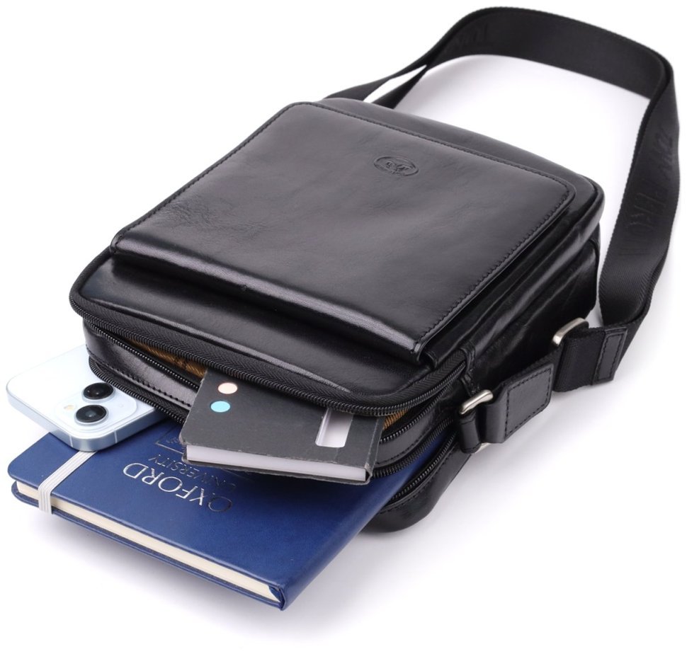 Мужская кожаная наплечная сумка Tony Perotti 103311 черного цвета modnotak фото №9