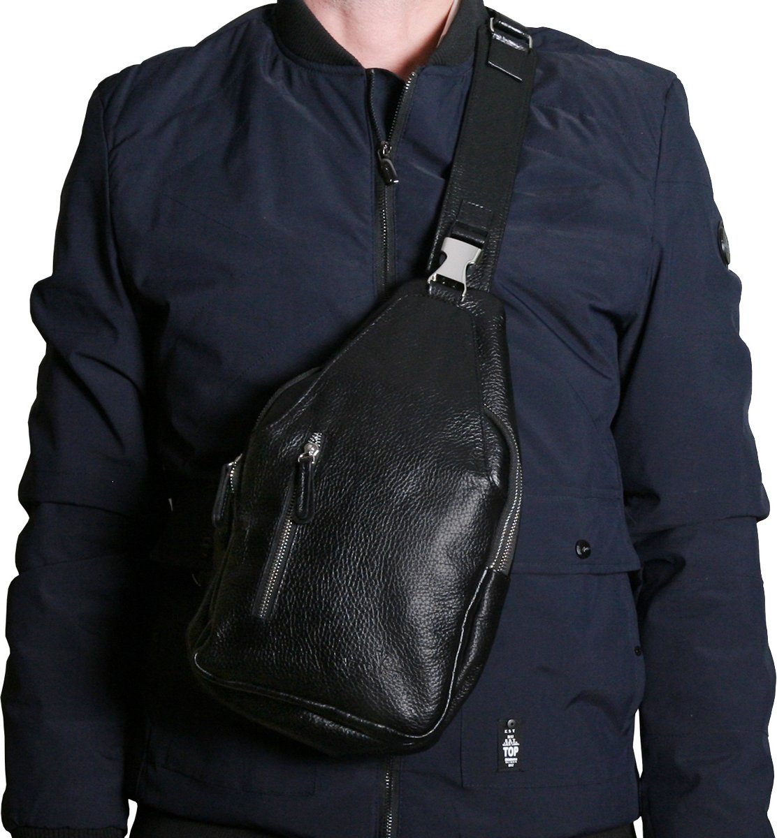 Кожаная мужская вертикальная сумка-слинг в черном цвете Vip Collection (21094)