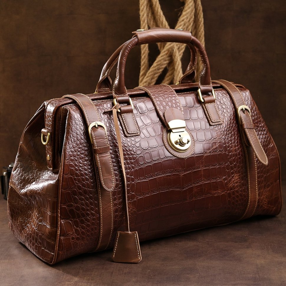 Кожаная добротная дорожная сумка коричневого цвета с фактурой под рептилию Vintage (14285)