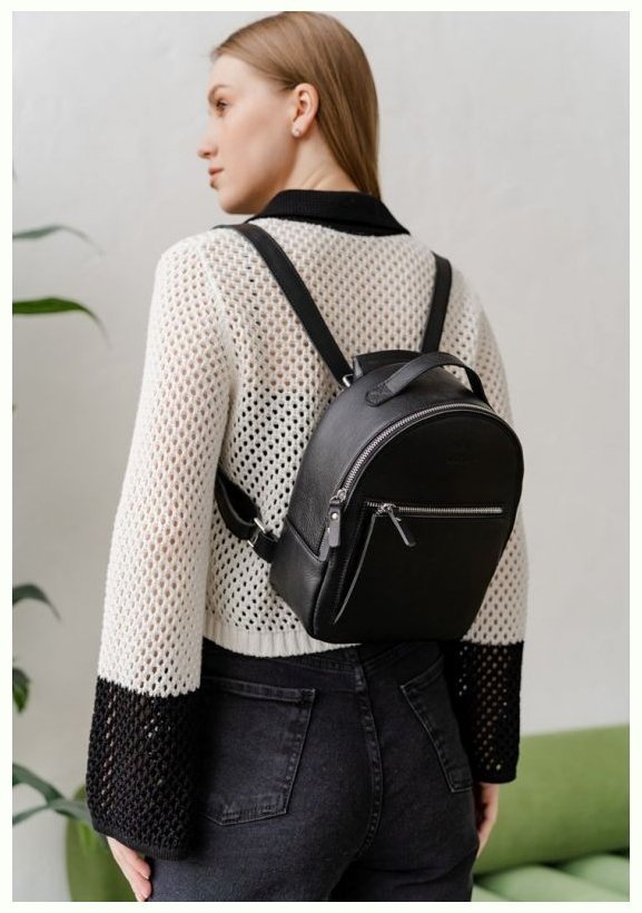 Жіночий рюкзак-сумка із гладкої шкіри класичного чорного кольору BlankNote Groove S 79012