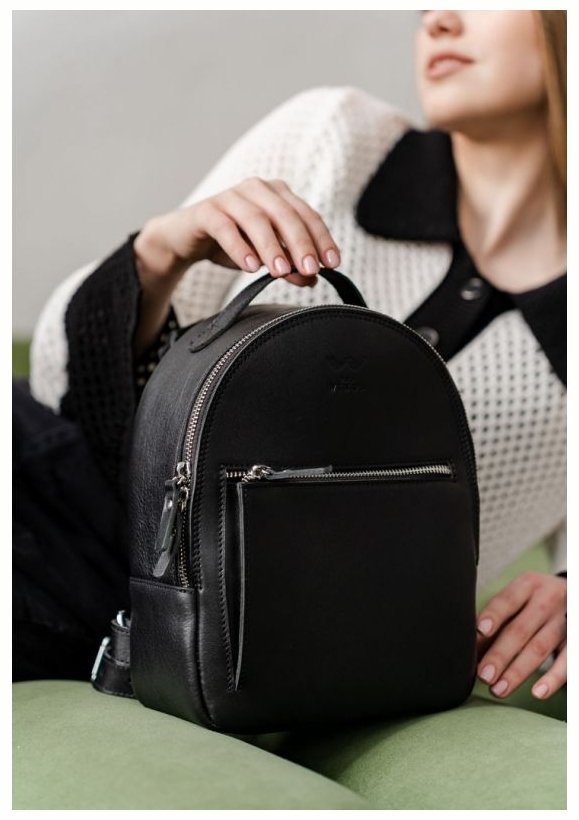 Жіночий рюкзак-сумка із гладкої шкіри класичного чорного кольору BlankNote Groove S 79012