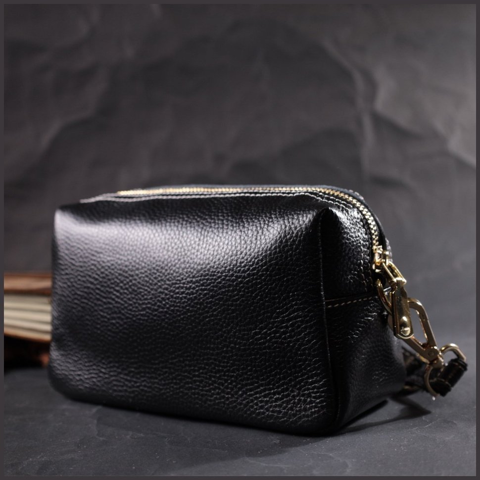 Черная женская сумка из натуральной кожи флотар с золотистой фурнитурой Vintage 2422276