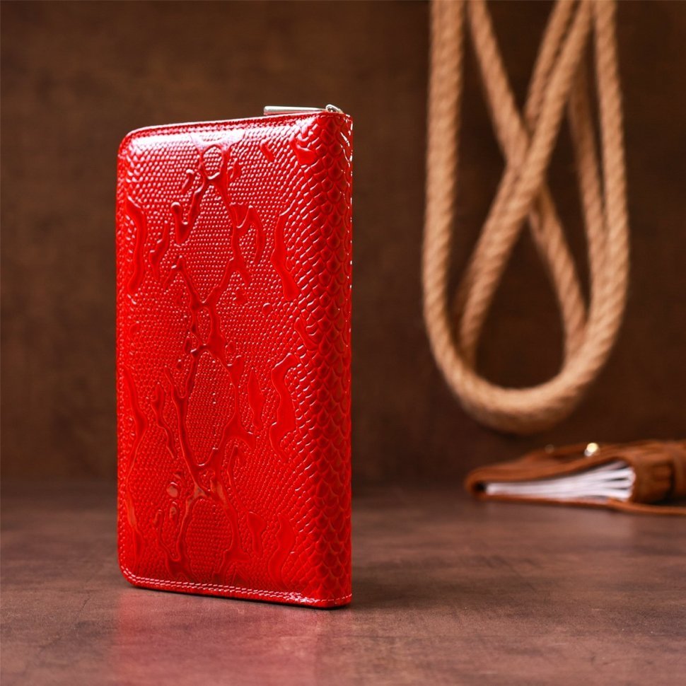 Червоний жіночий гаманець з натуральної шкіри з фактурою під змію KARYA (2417070)