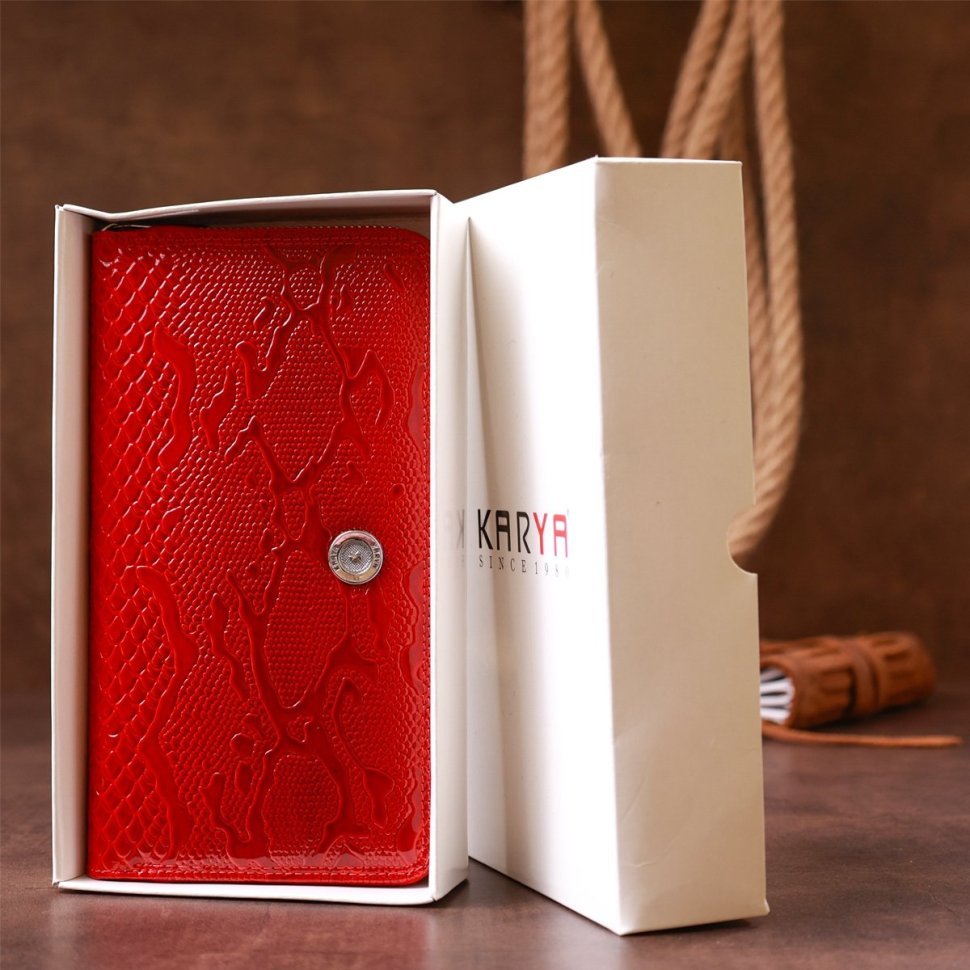 Червоний жіночий гаманець з натуральної шкіри з фактурою під змію KARYA (2417070)