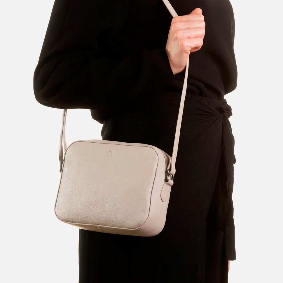 Женская сумка кросс-боди из натуральной кожи светло-серого цвета Yoshi Belmont (Великобритания) 94413 modnotak фото №5