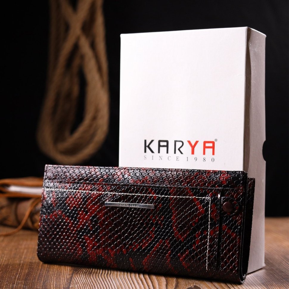 Чорно-червоний жіночий горизонтальний гаманець із натуральної лакової шкіри під рептилію KARYA (2421099)