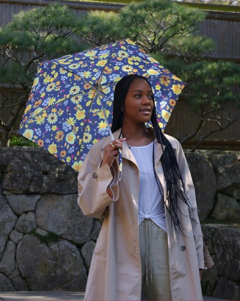 Женский мини зонт Fulton L501 Tiny-2 Bumble Bee Floral (механика, складная, синего цвета с принтом цветов и шмелей) 108013 modnotak фото №7