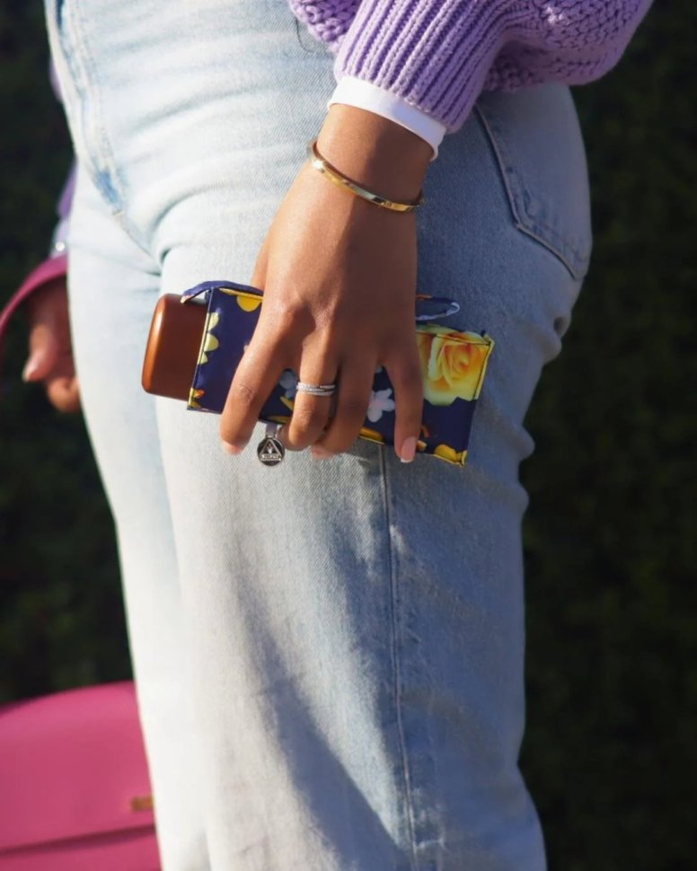 Женский мини зонт Fulton L501 Tiny-2 Bumble Bee Floral (механика, складная, синего цвета с принтом цветов и шмелей) 108013 modnotak фото №8