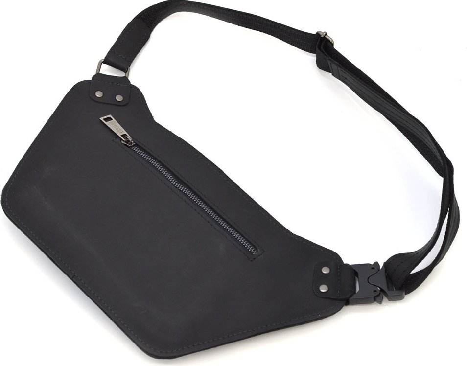 Стильная винтажная сумка-бананка черного цвета TARWA (21636)