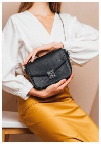 Черная женская сумочка из натуральной кожи флотар на цепочке BlankNote Yoko 79113