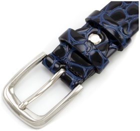 Женский ремень из лаковой кожи с фактурой под рептилию Remar 30121 синего цвета