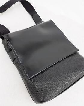 Наплечная сумка планшет черного цвета из двух видов кожи VATTO (11756)