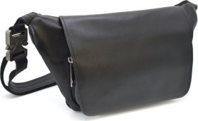 Шкіряна сумка-бананка чорного кольору з клапаном TARWA (21637)