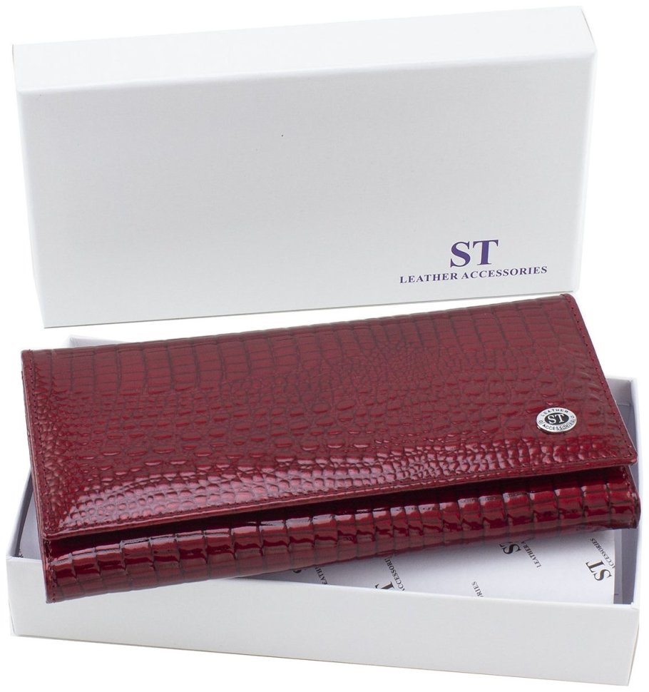 Горизонтальний жіночий гаманець з лакованої шкіри червоного кольору з клапаном на магнітах ST Leather 70815
