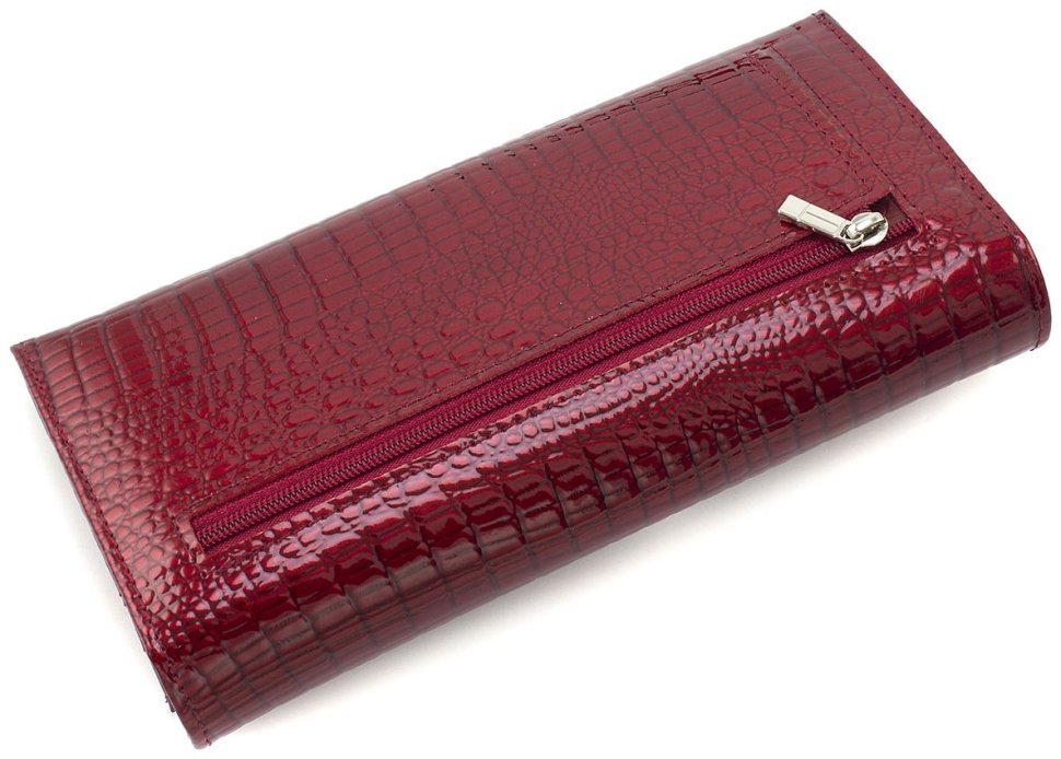 Горизонтальний жіночий гаманець з лакованої шкіри червоного кольору з клапаном на магнітах ST Leather 70815