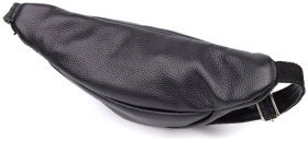 Містка чоловіча бананка з фактурної шкіри чорного кольору Shvigel 95315