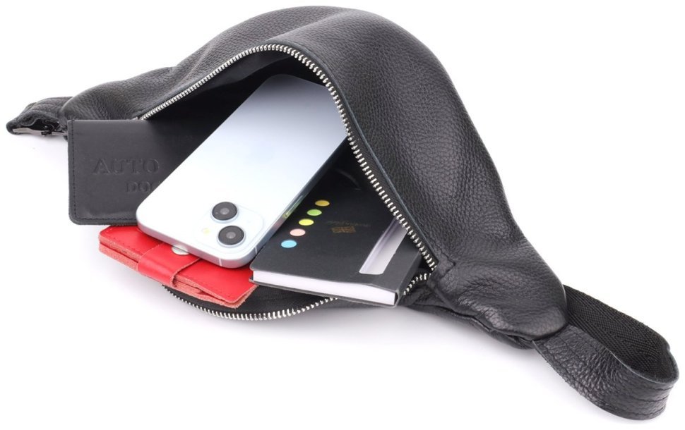 Вместительная мужская бананка из фактурной кожи черного цвета Shvigel 95315 modnotak фото №8