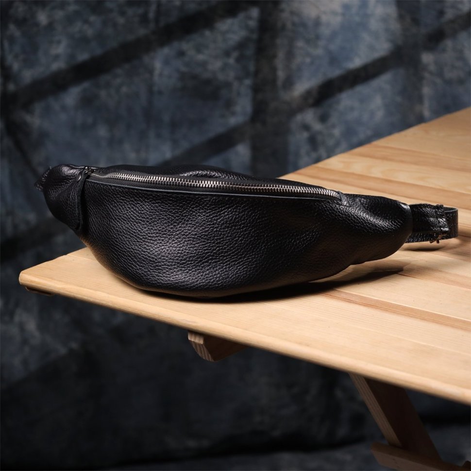 Вместительная мужская бананка из фактурной кожи черного цвета Shvigel 95315 modnotak фото №9