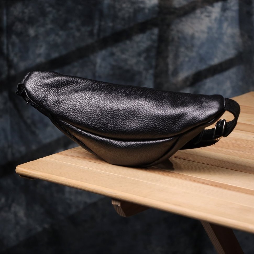 Вместительная мужская бананка из фактурной кожи черного цвета Shvigel 95315 modnotak фото №10