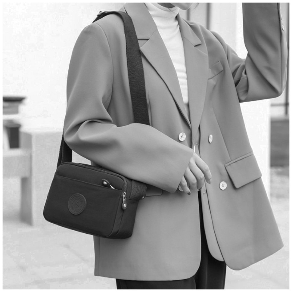 Невелика жіноча текстильна сумка-кроссбоді чорного кольору на дві блискавки Confident 77615