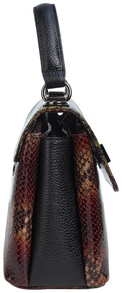 Женская кожаная сумка под фактуру змеи с клапаном на замочке Desisan 107915 разноцветная modnotak фото №3