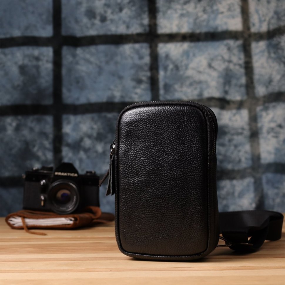 Вместительная мужская слинг-сумка из натуральной фактурной кожи черного цвета Vintage 98115 фото №9 Вместительная мужская слинг-сумка из натуральной фактурной кожи черного цвета Vintage 98115 modnotak фото №9