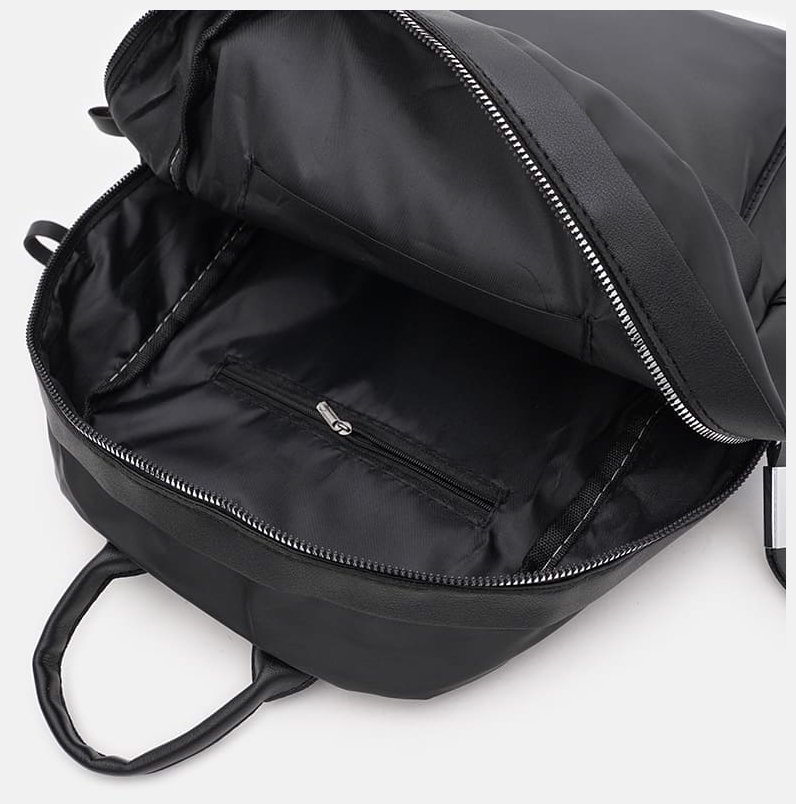 Місткий жіночий рюкзак із чорного текстилю на змійці Monsen 71816