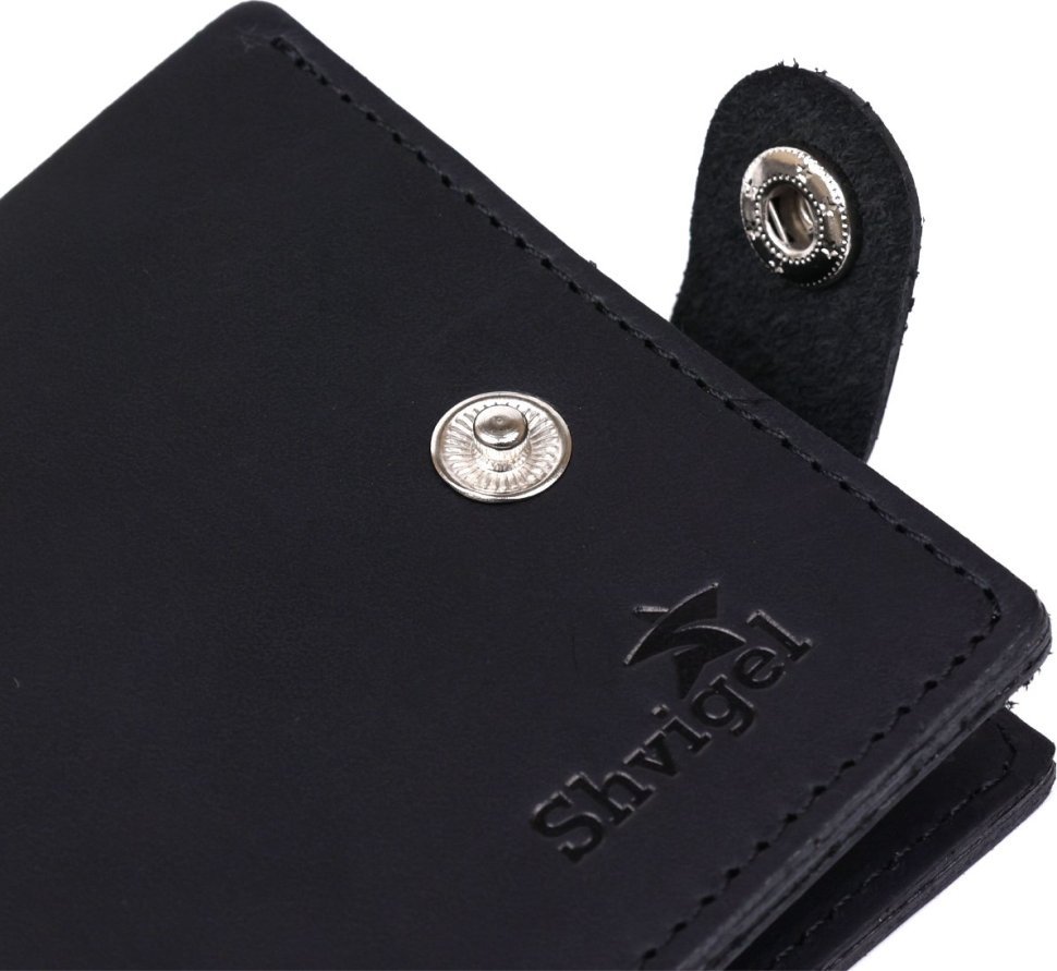 Кожаный мужской кошелек горизонтального типа в черном цвете с фиксацией на кнопку Shvigel (2416432)