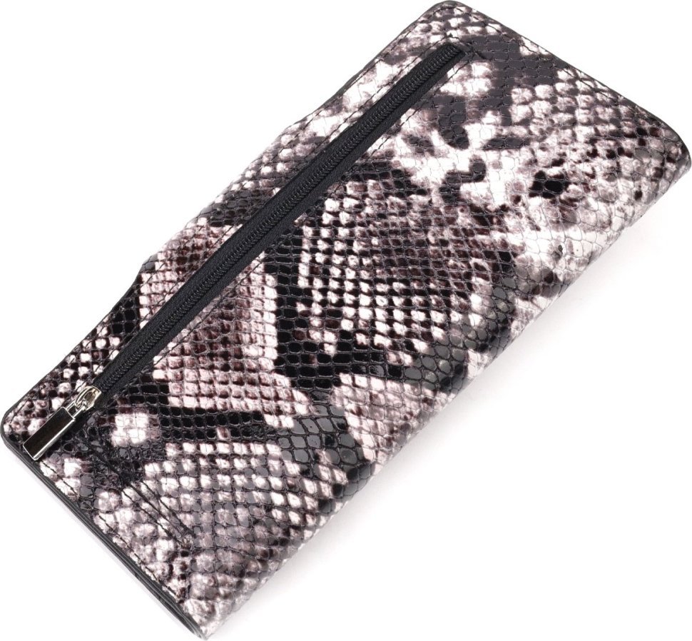 Женский черно-белый купюрник из натуральной кожи под змею с хлястиком на кнопке KARYA (2421002)