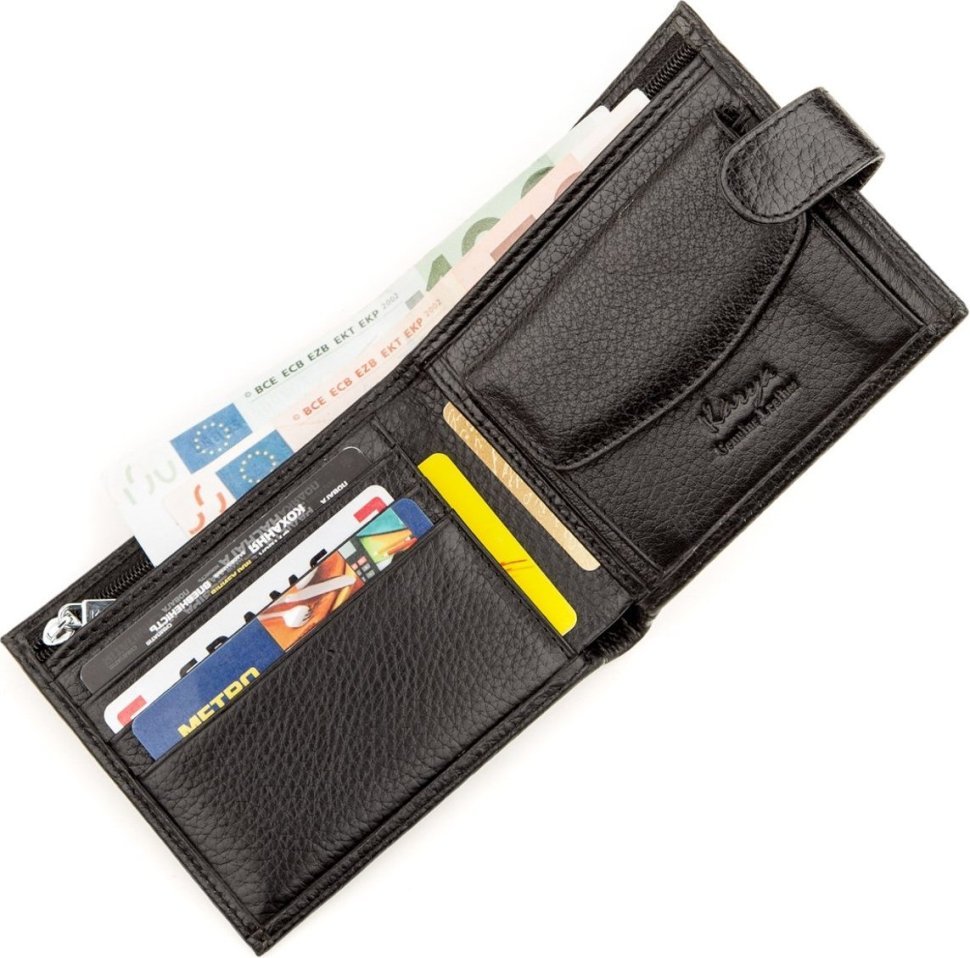 Шкіряний чоловічий горизонтальний гаманець чорного кольору з хлястиком на кнопці KARYA (2417230) modnotak фото №3