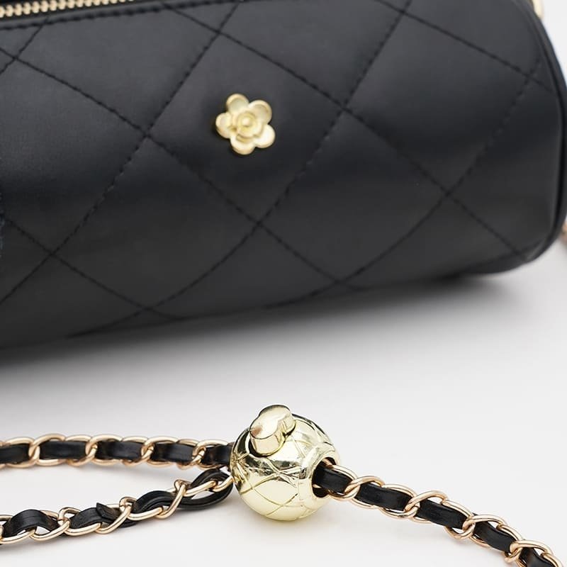 Женская кожаная сумка черного цвета с ремешком-цепочкой Keizer (56017)