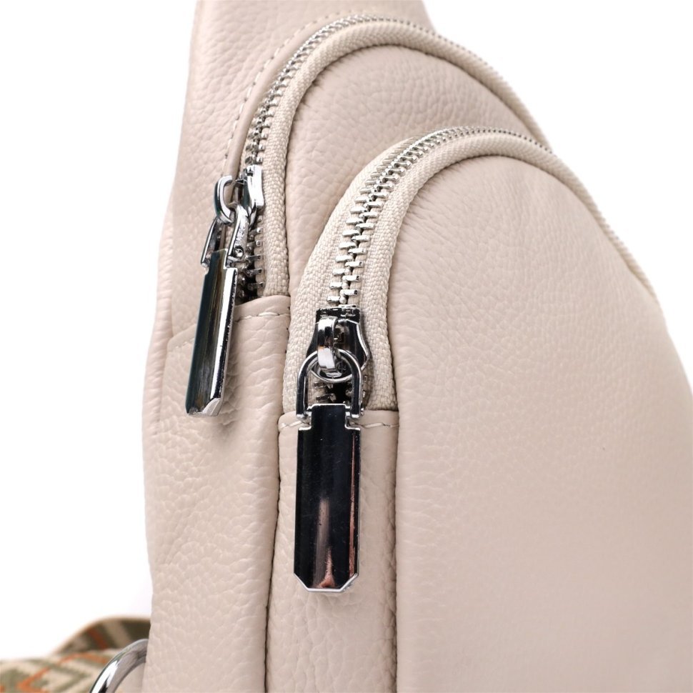 Жіноча сумка-слінг із натуральної фактурної шкіри з текстильним ремінцем Vintage 98217 білого кольору modnotak фото №5